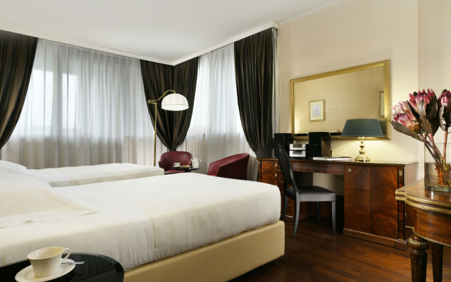 Отель UNAHOTELS Scandinavia Milano