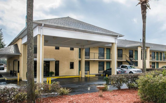 Quality Inn & Suites in Live Oak, United States of America from 132$, photos, reviews - zenhotels.com hotel front