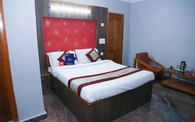 OYO 8828 Holidays Dollars Grand