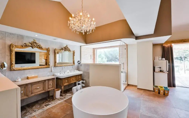 Le Hameau des Pesquiers Ecolodge, Curio Collection