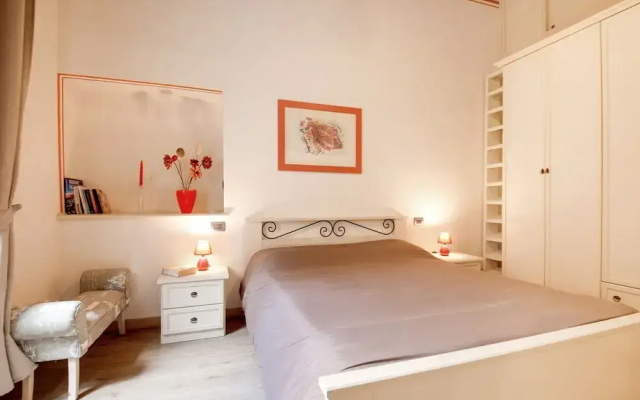 Mansion in Lucca Near Via Fillungo
