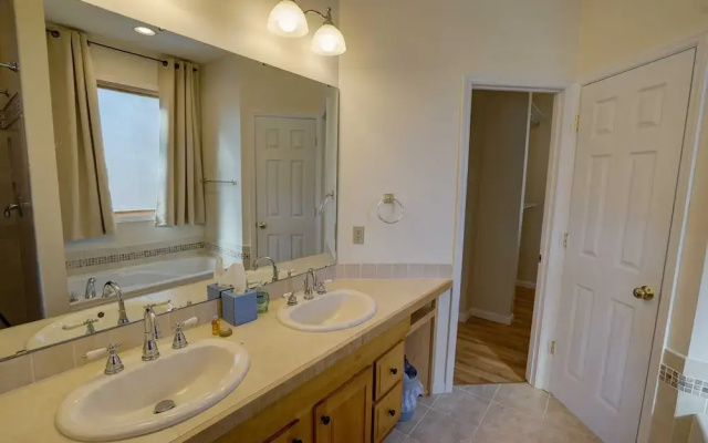 Fontana Lakeview Escape 4 Bedroom Home