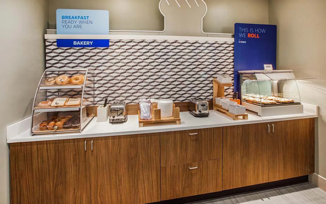 Holiday Inn Express & Suites Muncie Northwest By Ihg