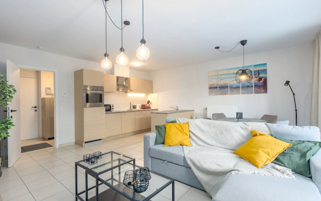 One-bedroom Apartment by the sea