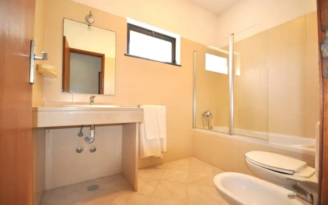 Close to Amenities, Free air Conditioning and Wi-fi