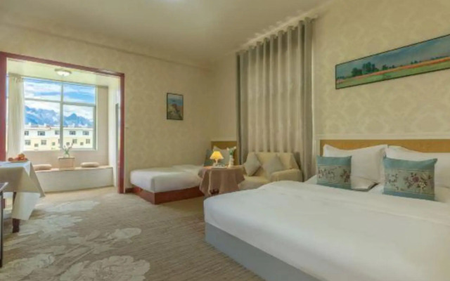 Sunlit Golden Mountain | Sky Garden Aesthetic Guesthouse (Heilongtan Park Branch)