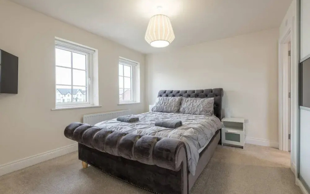 Stylish & Modern 3 Bedroom Home