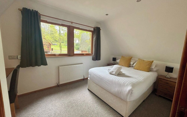 Acorn Lodge