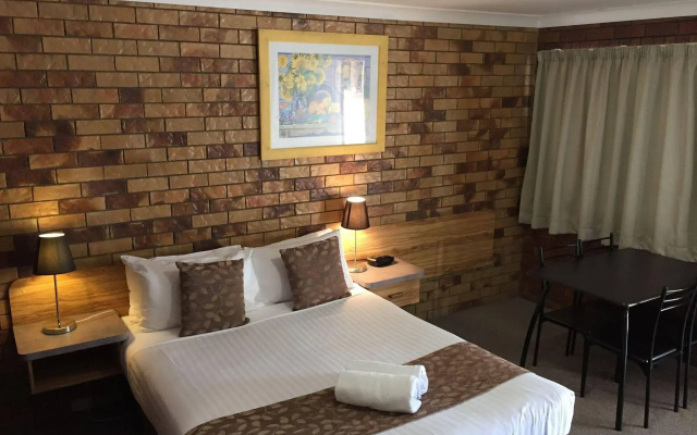 Ruthven Street Motor Inn