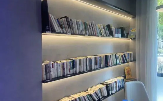Shanghai Minhang Maqiao Atour Light Hotel