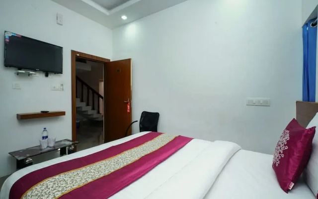 OYO 14841 Indra Holiday Home