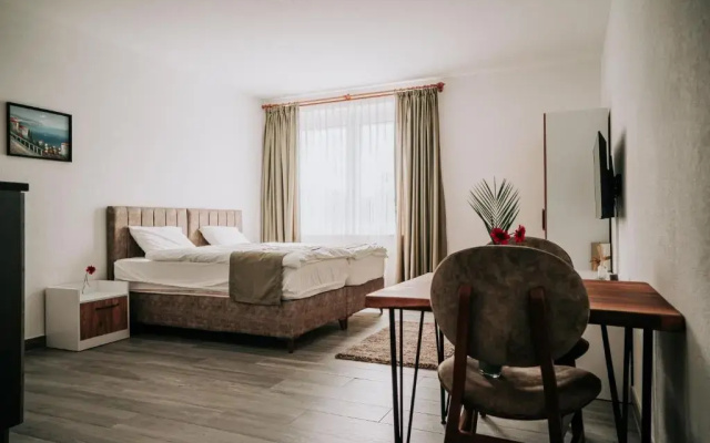 E&B Aparthotel
