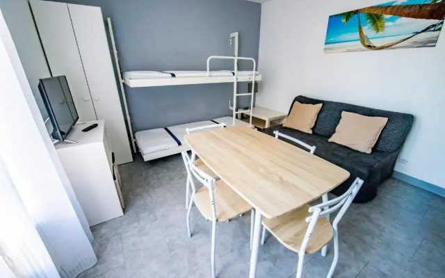 Studio 2 + 2 dans résidence avec piscine