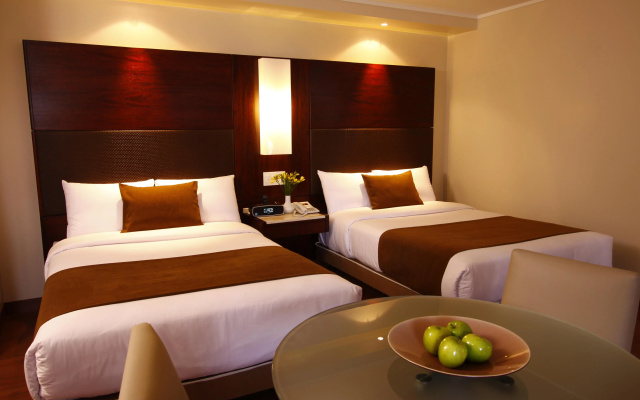 Reina Isabel Hotel & Suites