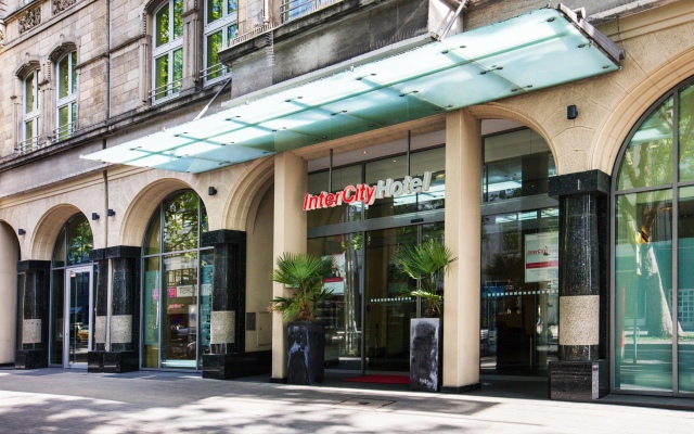 Отель InterCityHotel Düsseldorf Германия, Дюссельдорф - 1 отзыв об отеле, цены и фото номеров - забронировать отель InterCityHotel Düsseldorf онлайн вид на фасад