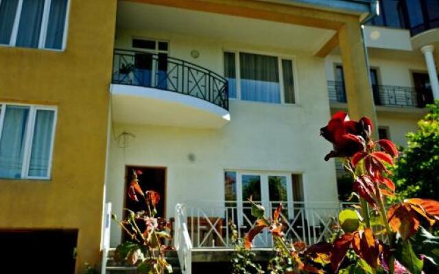 Отель Гостевой Дом Eco-House Грузия, Тбилиси - отзывы, цены и фото номеров - забронировать отель Гостевой Дом Eco-House онлайн вид на фасад