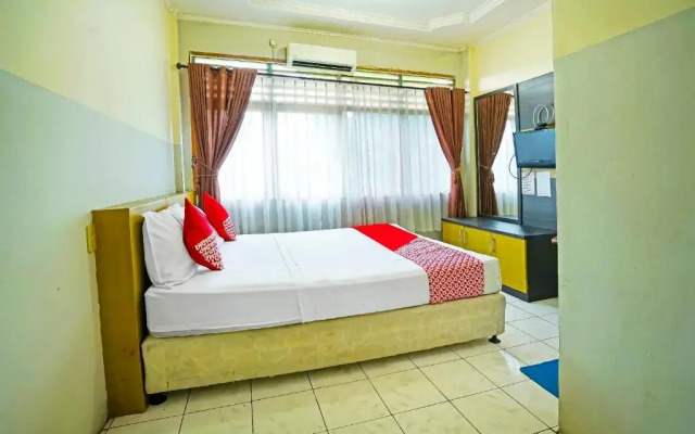 OYO 90390 Hotel Rd Premium