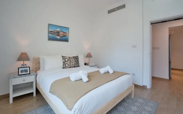 Luxurious Apt with Balcony The Greens Dubai