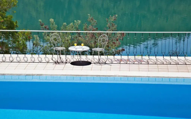 Lago Azul Eco Hotel