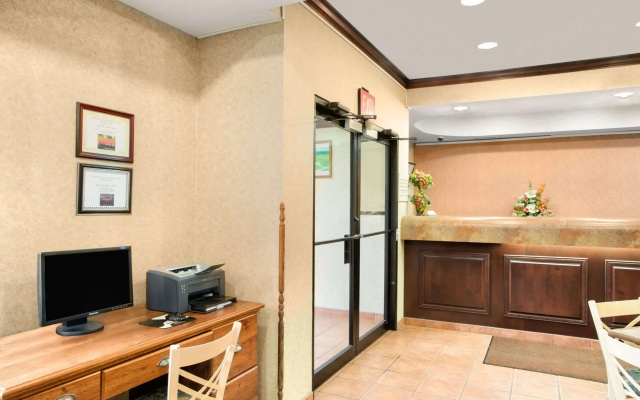 Super 8 by Wyndham Grayville