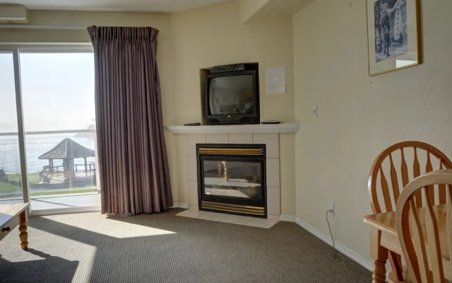 Waters Edge 302