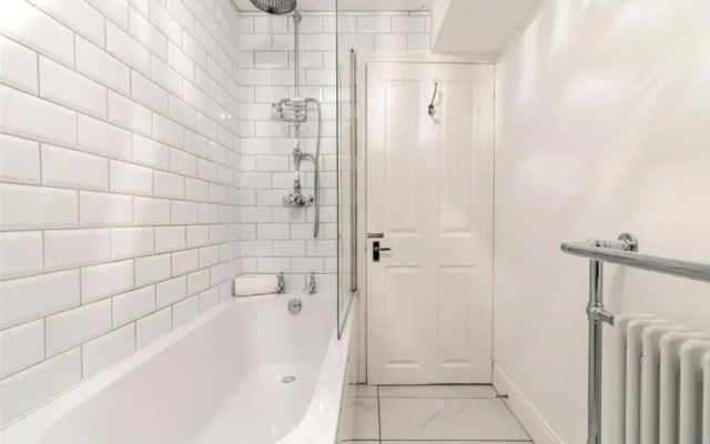 Walk Anywhere From This Cosy Central Flat