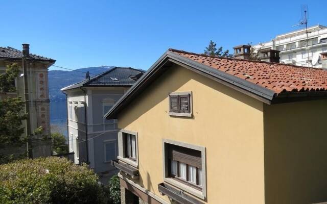Отель Appartamento Provenzale - 2 Br Apts Вербания вид на фасад