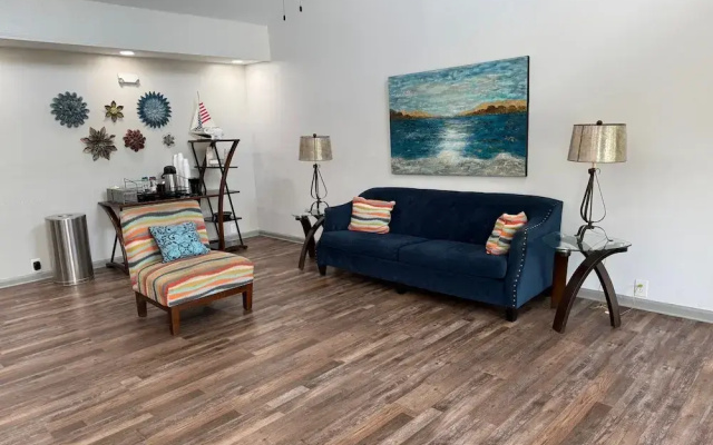 Brentwood Inn & Suites