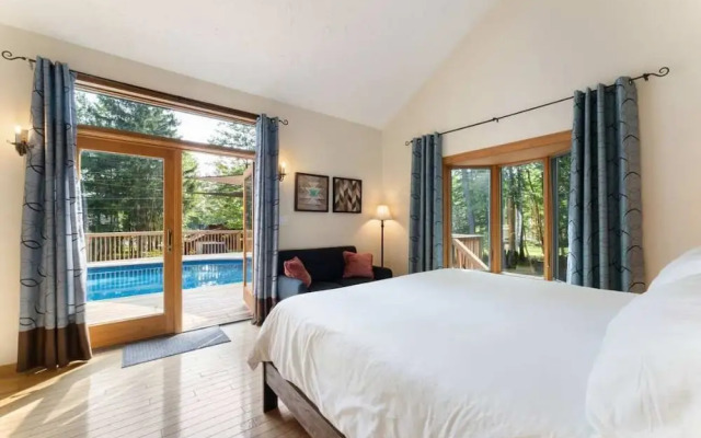 Pocodobe Private Pool Retreat in Poconos