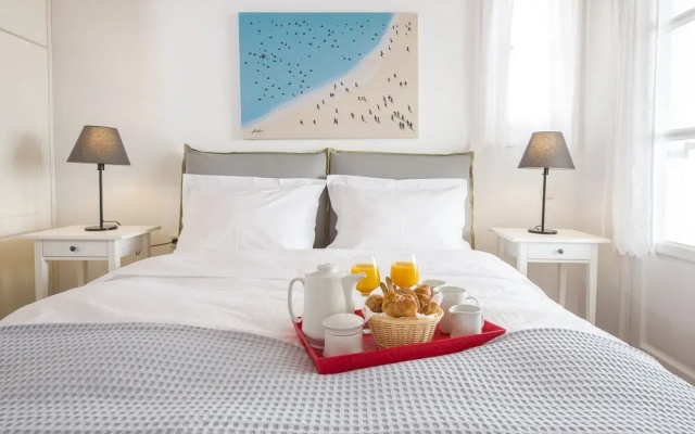 Mykonos Psarrou villa for 18 persons by VillaRentalsgr