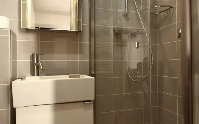 S02434 - Studio for 2 People, Metro Station Sentier