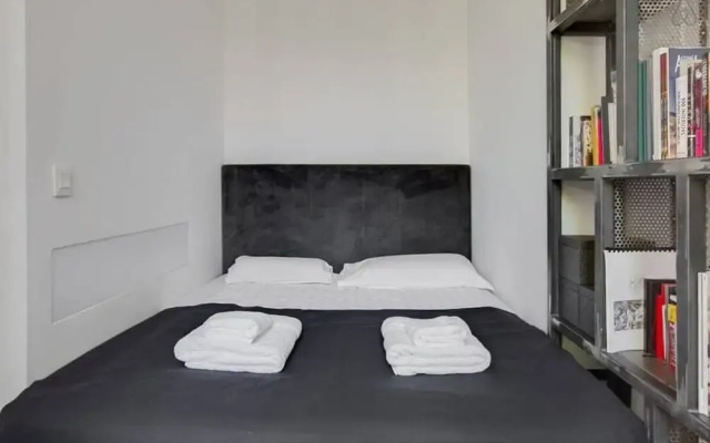 Modern Industrial 80m2 Apartment Near Bastille