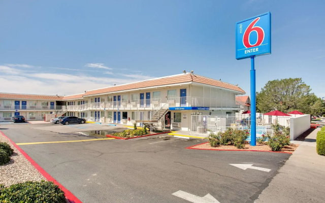 Motel 6 Albuquerque, NM - Carlisle