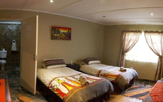 Emahlathini Guest Farm