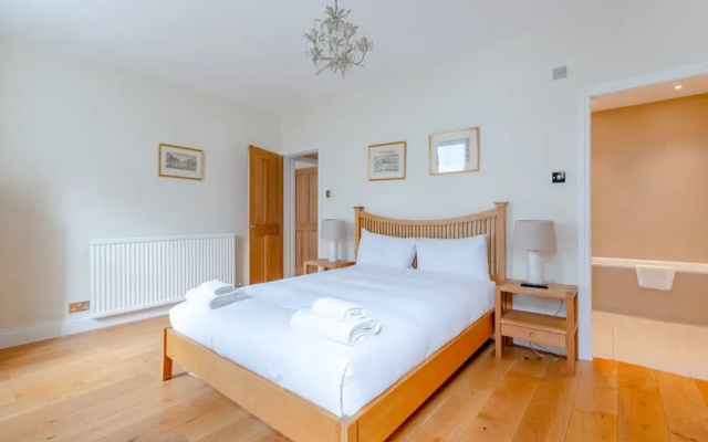 Spacious and Central 3 Bedroom House in Paddington