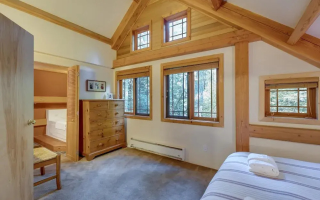 Mt. Baker Lodging Cabin 45 (Sleeps 6)