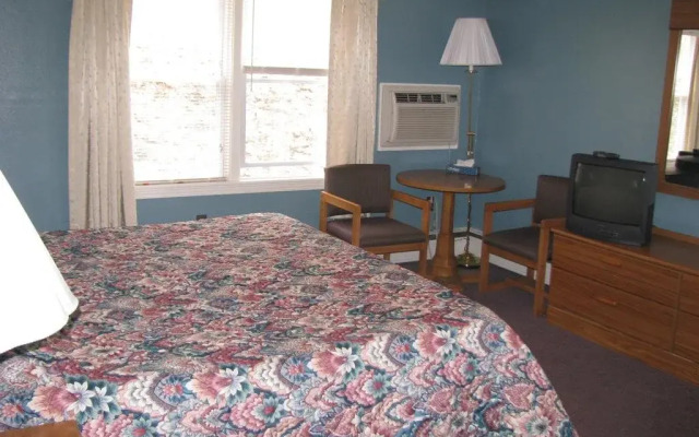 Colonial Inn & Creamery