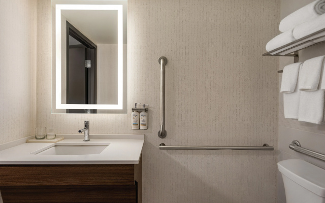Holiday Inn & Suites Vancouver Downtown by IHG
