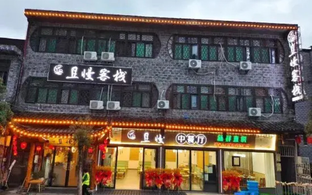 Qiqian Inn (Furong Town Scenic Area Entrance Branch)