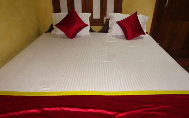 Goroomgo Annapurna Bhakta Niwas Puri
