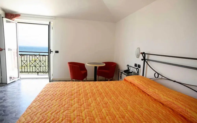 Hotel Enotria