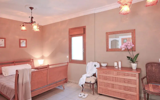Gorgeous private villa for 10 in Moraira