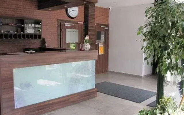 F Team Hotel