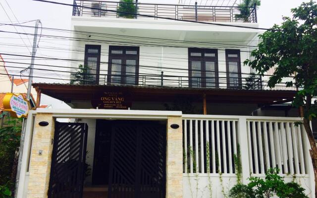 Отель Homestay Golden Bee вид на фасад