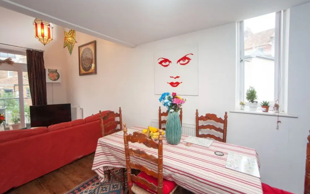 Special 3 Bedroom Townhouse With Parking in Bristol
