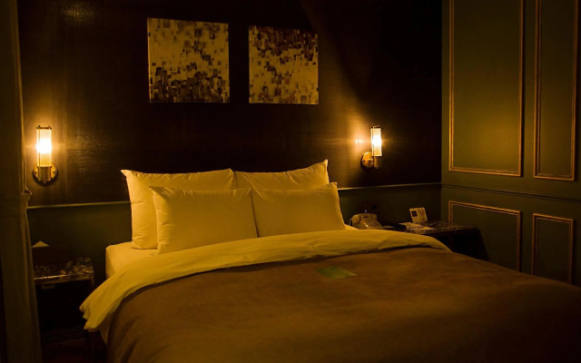 9 Brick Hotel