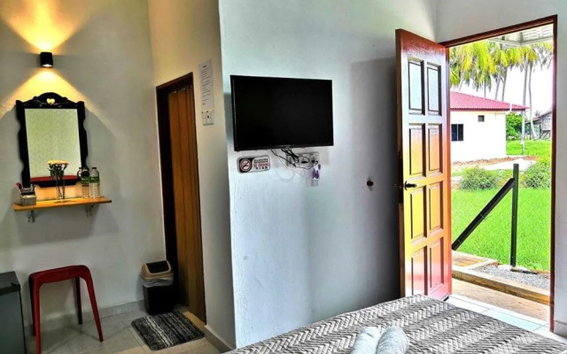 OYO Home 90389 Haji Hassan Guesthouse