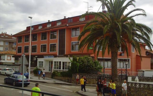 Hotel Los Nogales вид на фасад