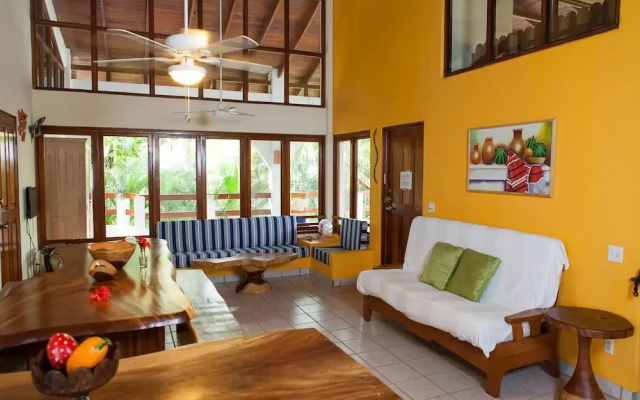 2 Bedroom Apartment Steps From The Beach