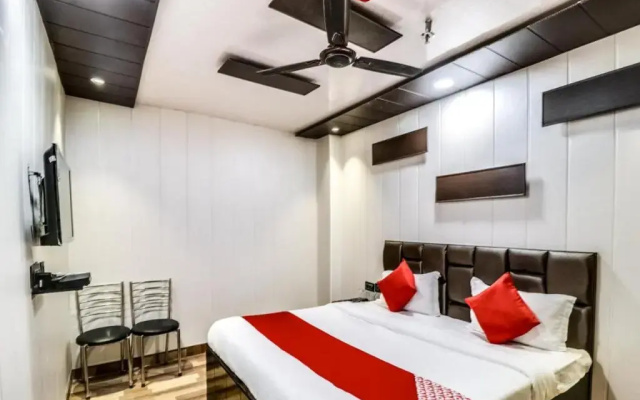 OYO 65601 JPS Galaxy Hotel